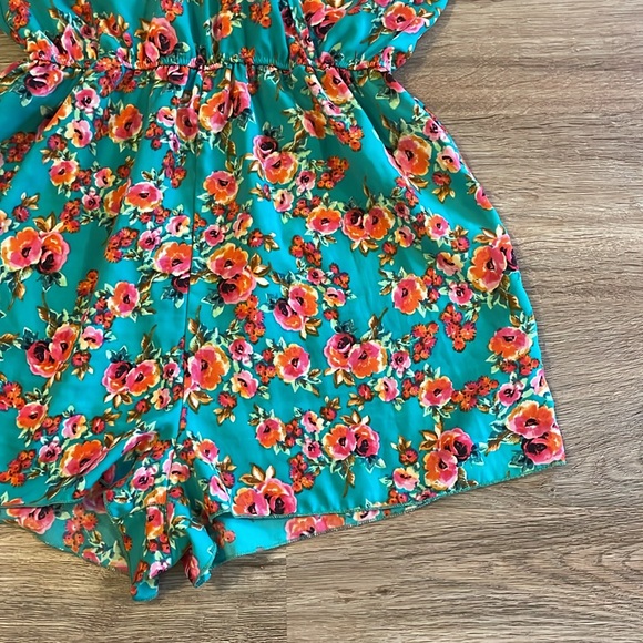 Love Culture Vintage Teal & Pink Floral Wide Leg Short V Neck Sleeveless Romper - Picture 3 of 11